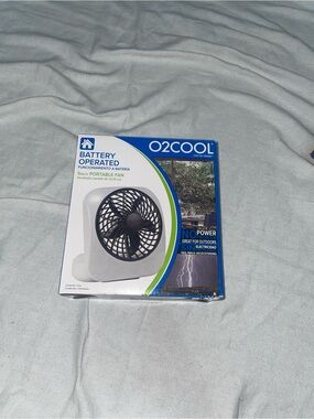 O2COOL 5-Inch Battery Operated Portable Fan – White Mini Desk/Camping Fan